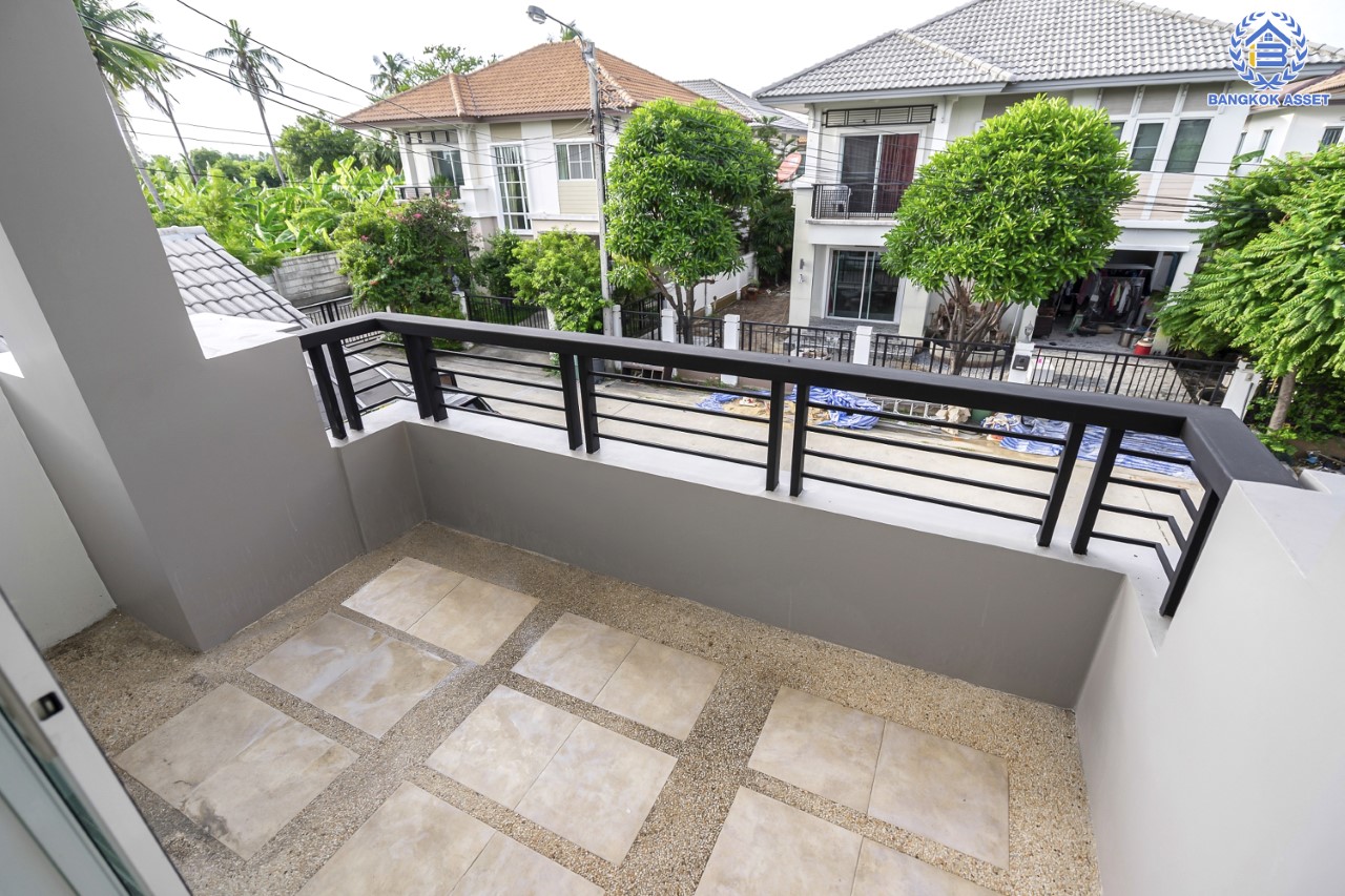 บ้านมือสองตกแต่งใหม่ ม.พฤกษาวิลเลจ10 พระราม5-บางใหญ่ เนื้อที่ 50.8 ตร.ว. ตอบโจทย์ทุกการอยู่อาศัย ฟังก์ชัน 3 ห้องนอน 2 ห้องน้ำ 1 ที่จอดรถ บรรยากาศเป็นส่วนตัว บนทำเลศักยภาพ เชื่อมต่อถนนกาญจนาภิเษก ใกล้เซ็นทรัลเวสต์เกต ทางด่วน และรถไฟฟ้า "สถานีตลาดบางใหญ่"...